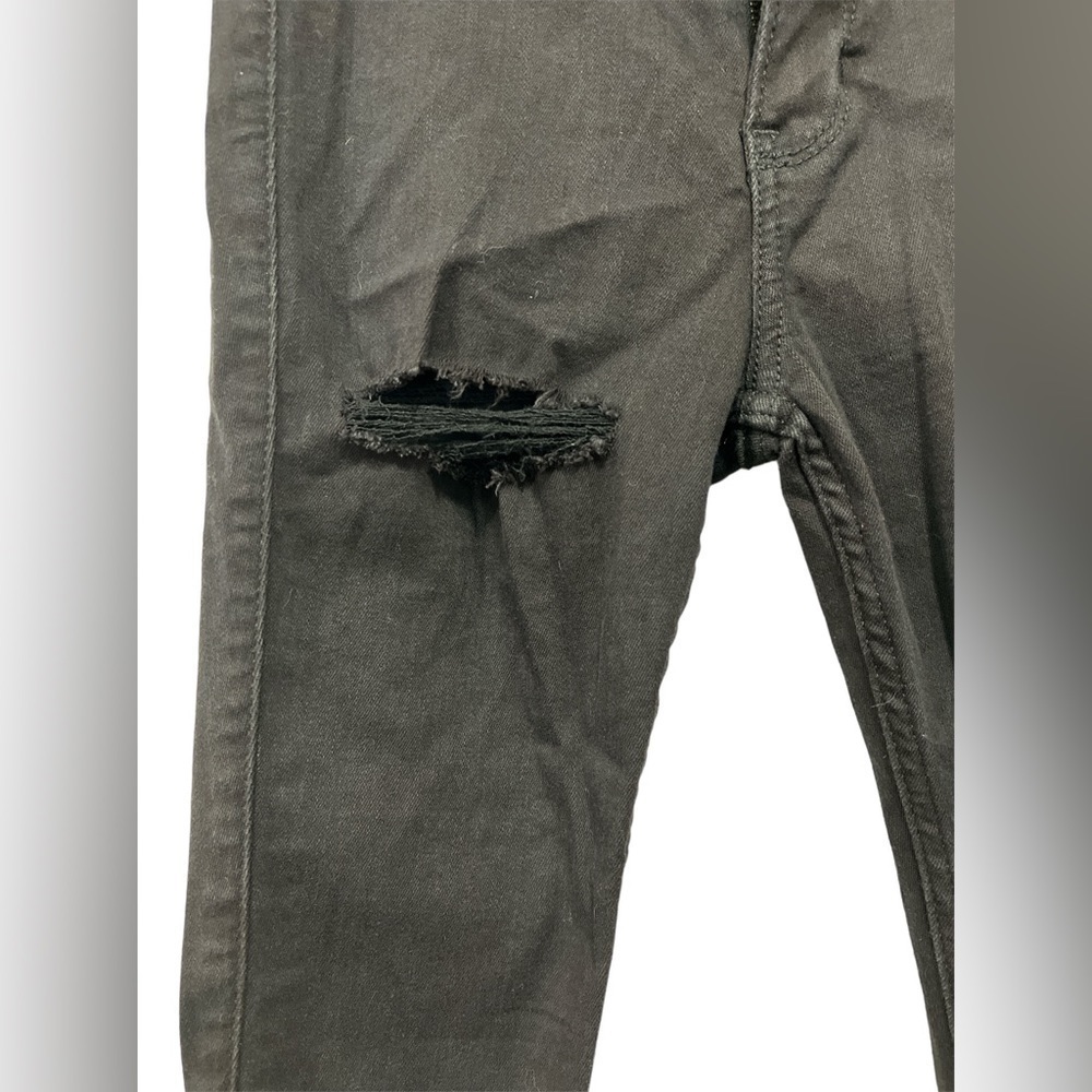 Hollister Jeans New With Tags! shredded parts of legs with close up size 24x26 - Picture 2 of 3